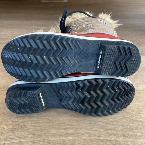 SOREL waterproof snow boots. Size 8 - Picture 4 of 7